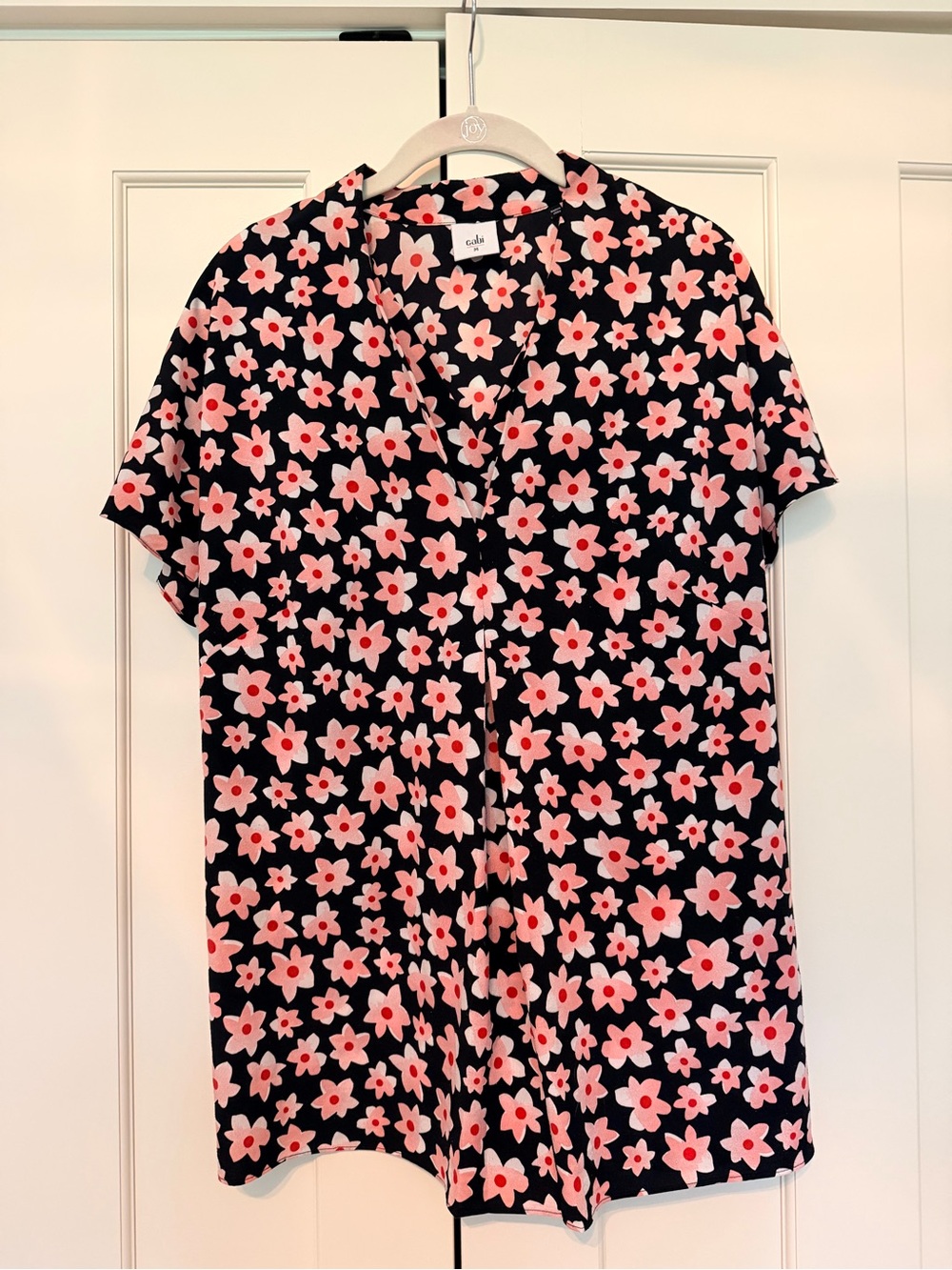 Cabi. Women’s Flower Print Top.
